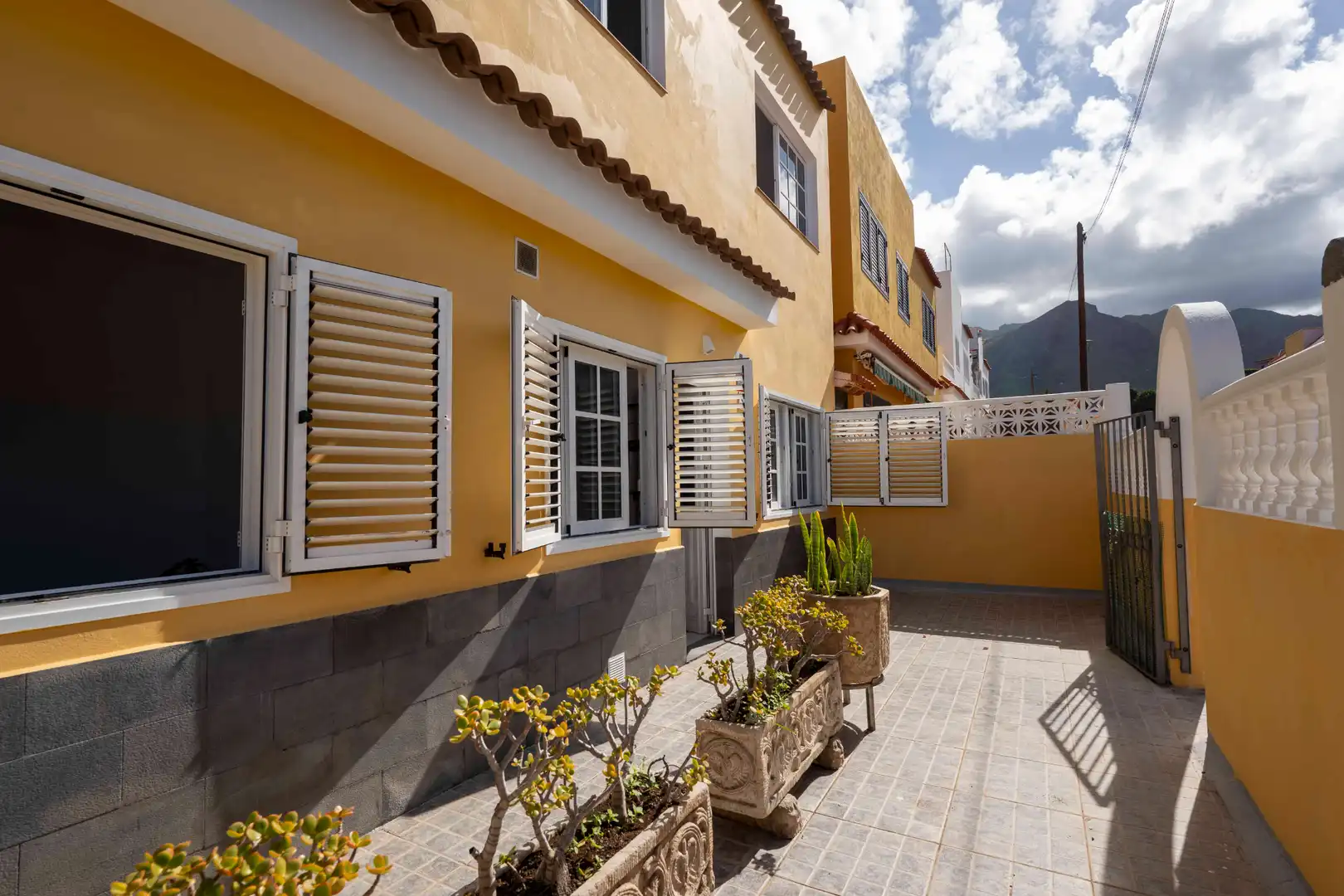 Vista exterior de Piso en venta en Los Silos con Terraza