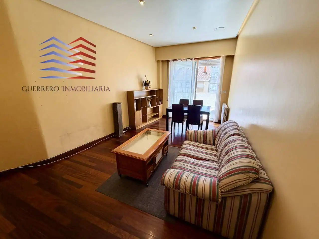 Sala d'estar de Apartament de lloguer en Ourense Capital  amb Calefacció, Parquet i Terrassa