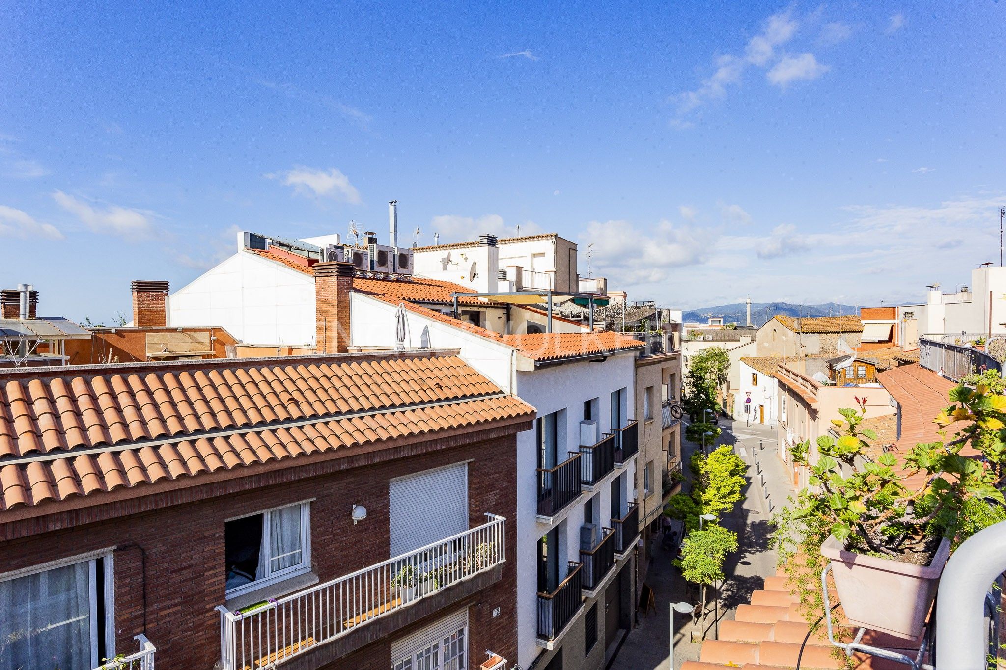 Vista exterior de Casa o xalet en venda en Sant Just Desvern amb Calefacció, Terrassa i Balcó