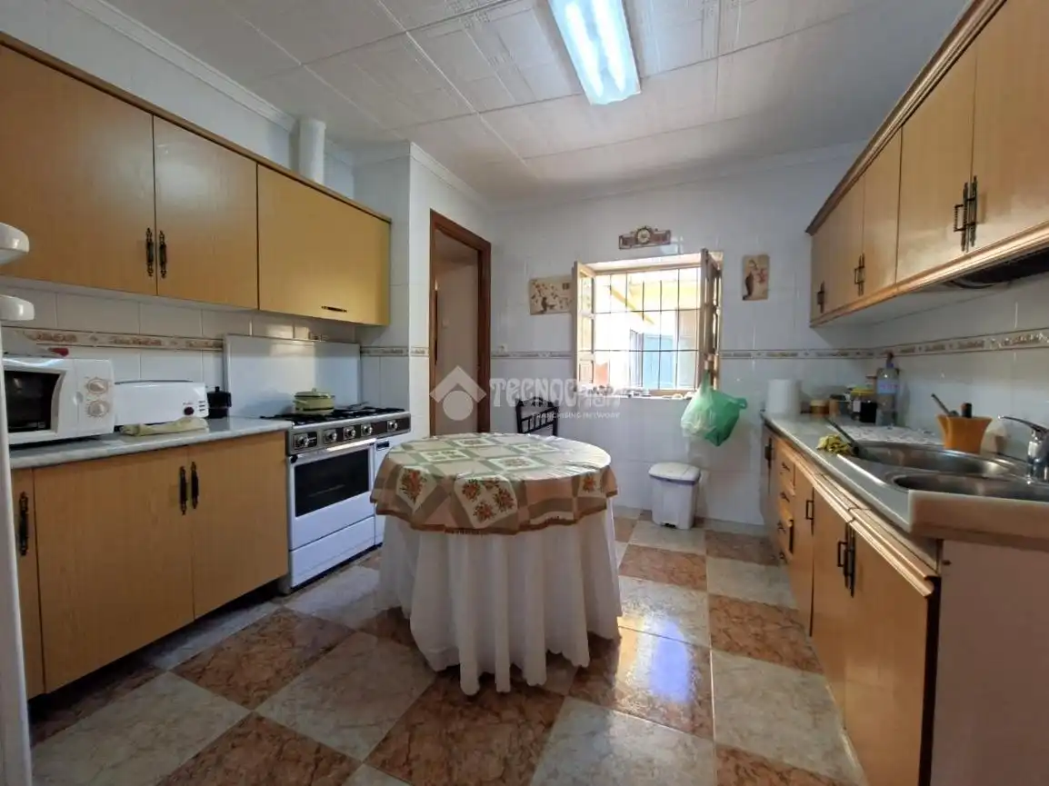 Kitchen of Detached homes for sale in Darro