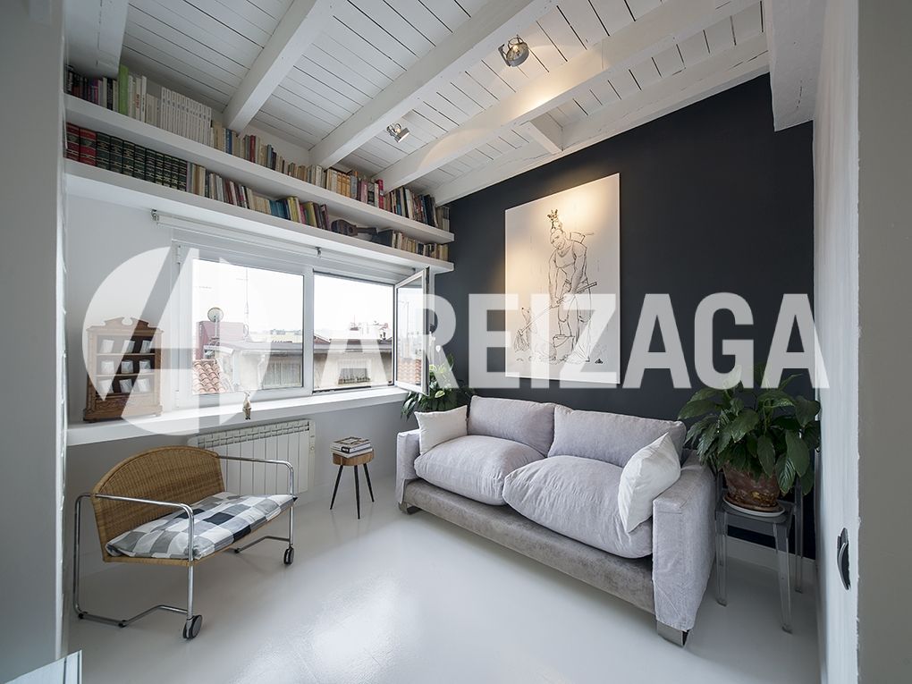 Sala d'estar de Àtic en venda en Donostia - San Sebastián  amb Calefacció