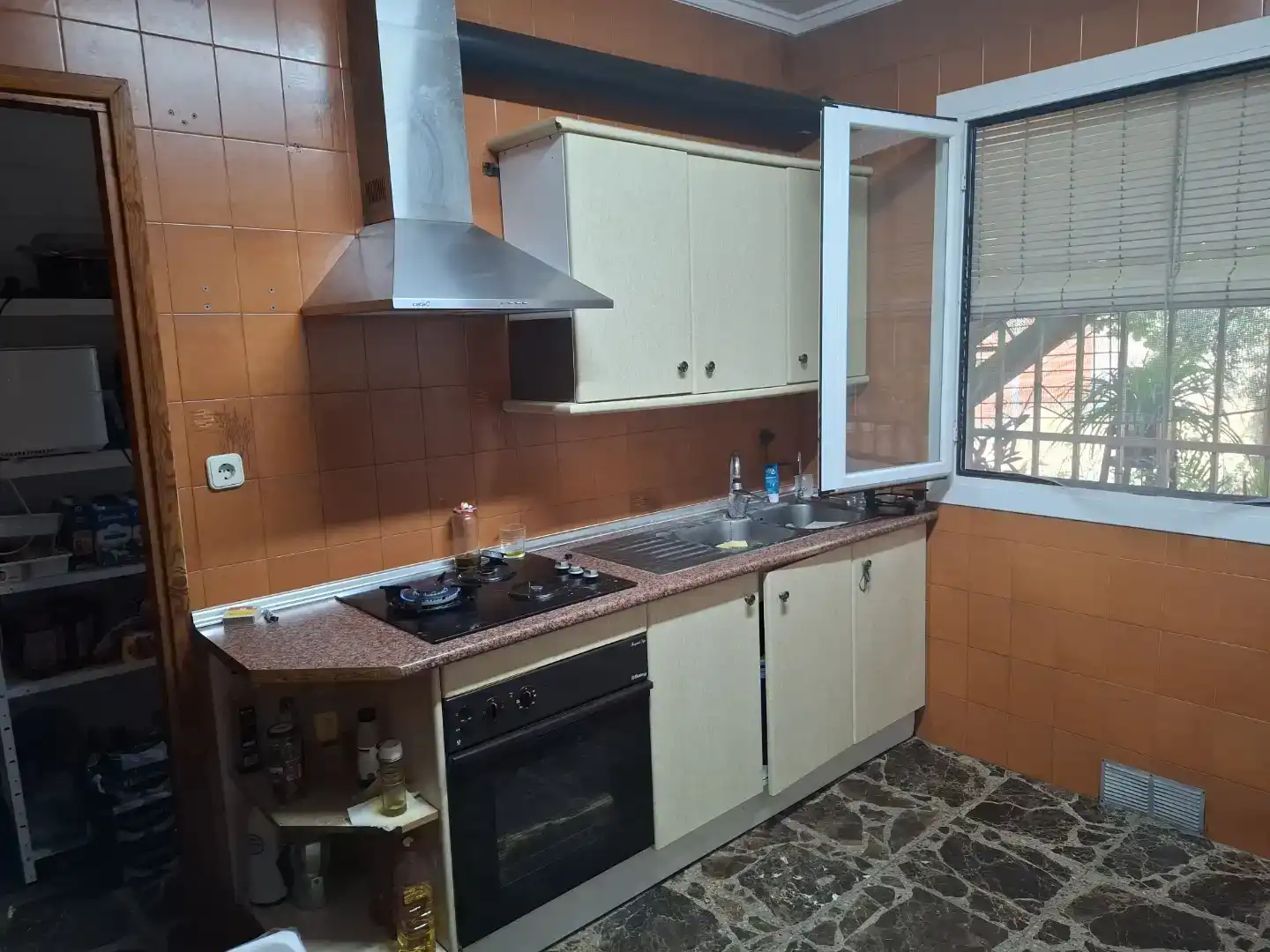 Cuina de Planta baixa en venda en Campo de Criptana amb Aire condicionat, Traster i Moblat