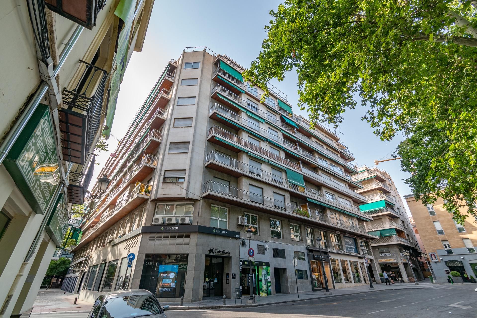 Vista exterior de Pis en venda en  Granada Capital amb Aire condicionat, Calefacció i Terrassa