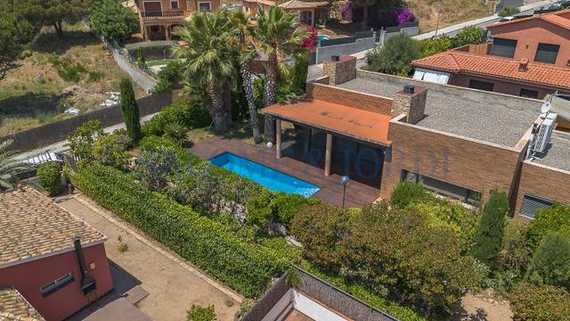 Casa-chalet en Venta en Nucli Urbà
