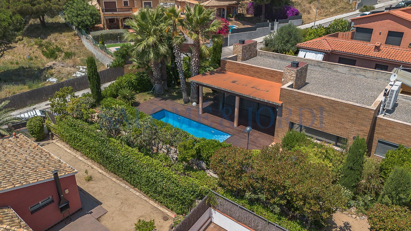 Piscina de Casa o xalet en venda en Argentona amb Aire condicionat, Calefacció i Jardí privat