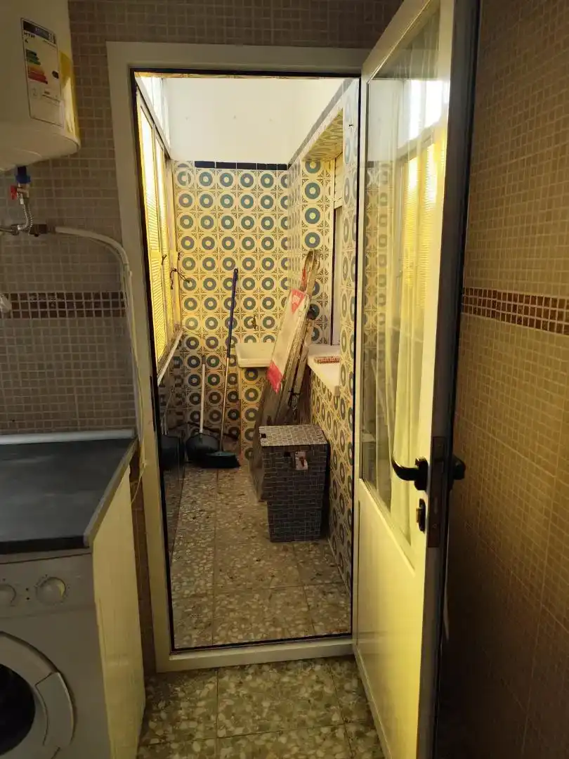 Badezimmer von Wohnung zur Miete in Almodóvar del Campo mit Klimaanlage, Ofen und Waschmaschine