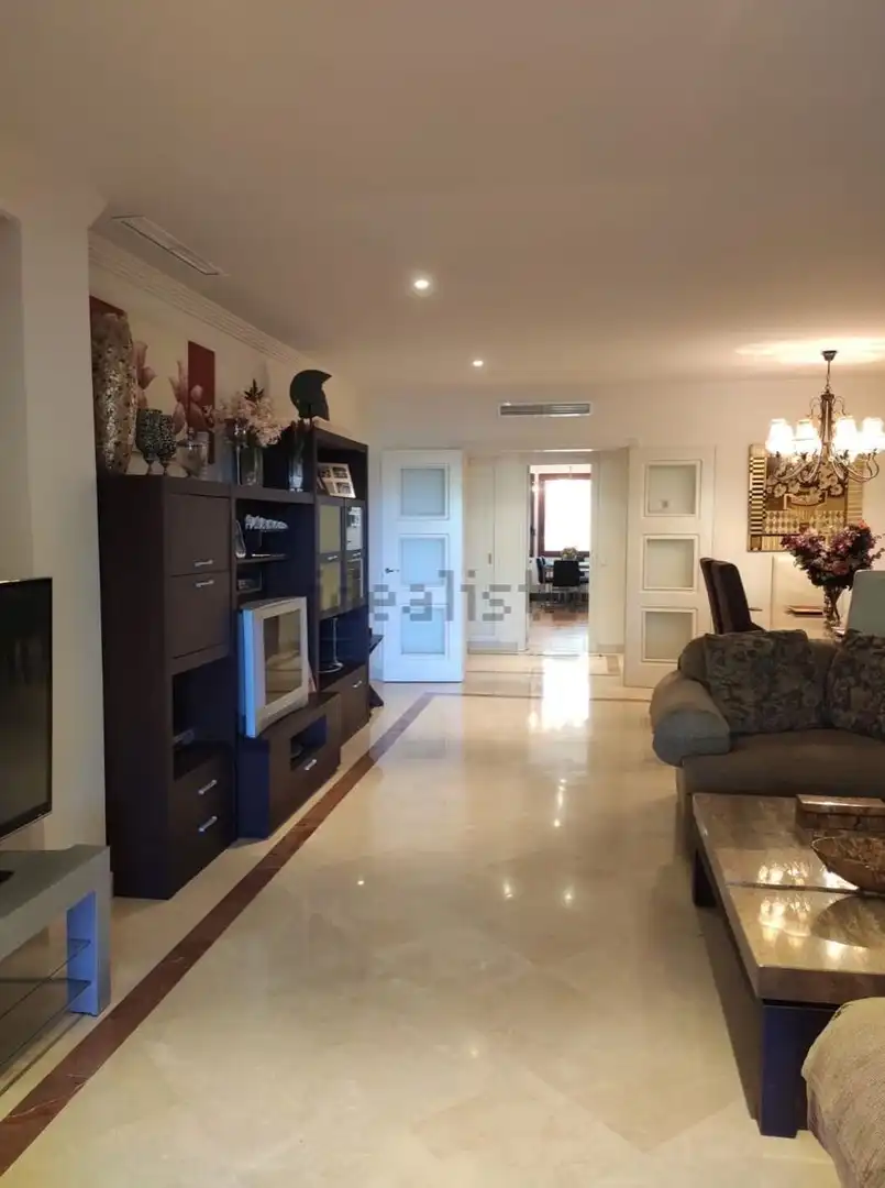 Apartament amb ascensor de lloguer a Río Real - Los Monteros, imagen 2