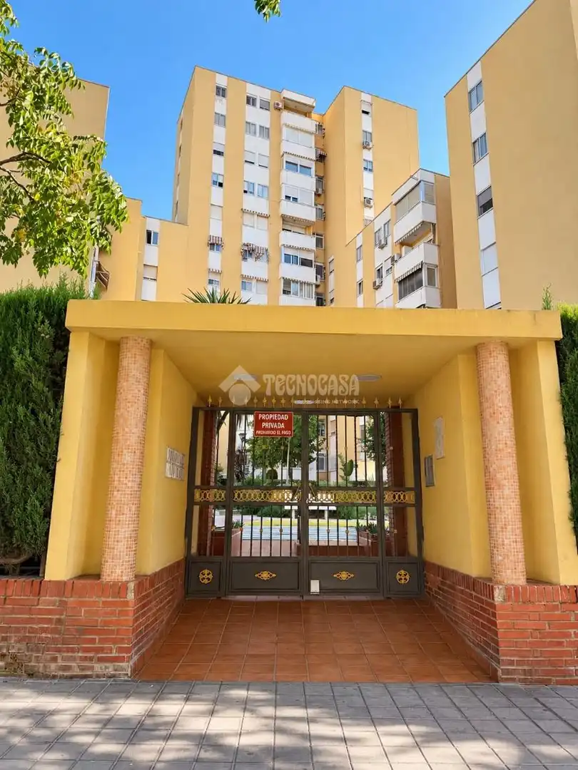 Vista exterior de Piso en venta en Alicante / Alacant con Aire acondicionado y Piscina comunitaria