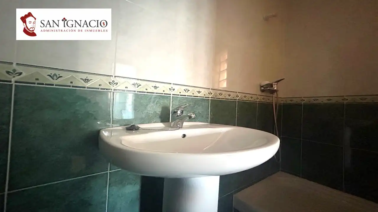 Baño de Piso en venta en Villarcayo de Merindad de Castilla la Vieja con Aire acondicionado, Calefacción y Trastero