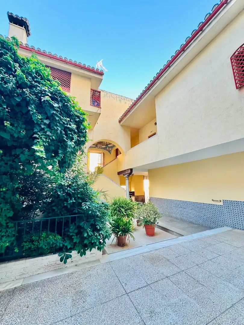 Vista exterior de Apartamento de alquiler en Granada con Aire acondicionado, Calefacción y Parquet