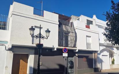 Vista exterior de Casa adosada en venda en Chiclana de la Frontera amb Terrassa i Traster