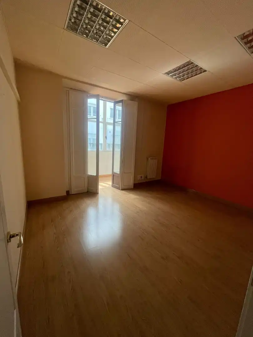 Office space with lift to rent in Calle Calle Miguel Iscar, imagen 16