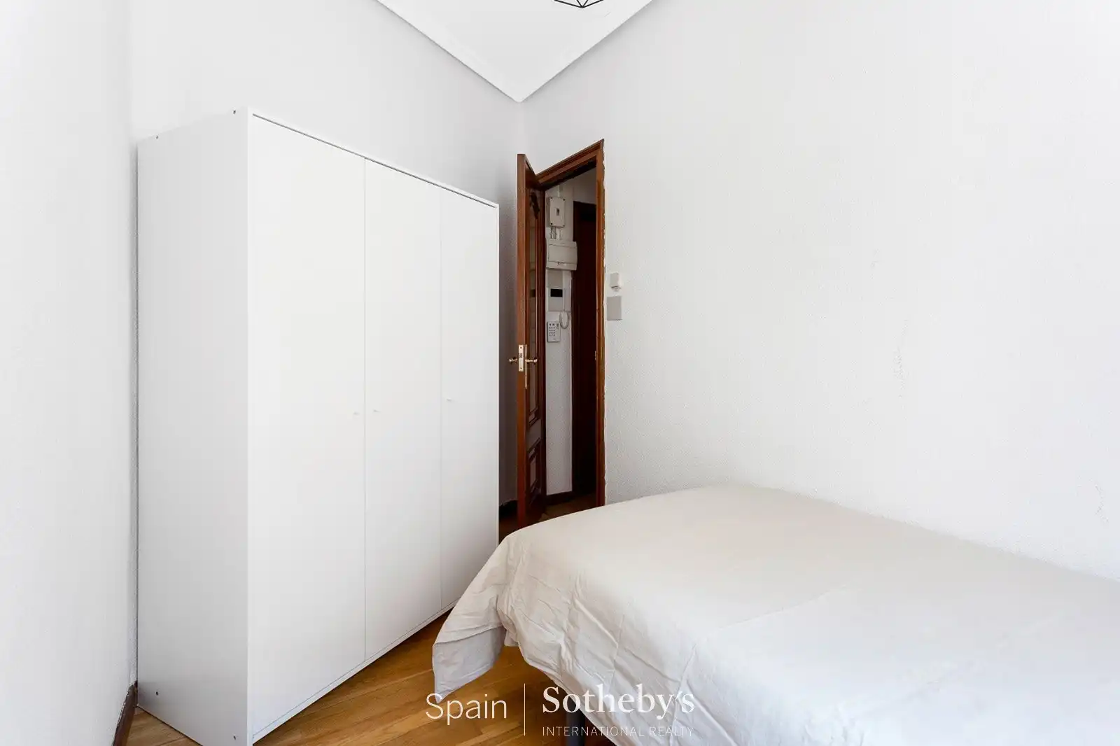 Bedroom of Apartments for sale in Madrid  with Air Conditioner and Heating