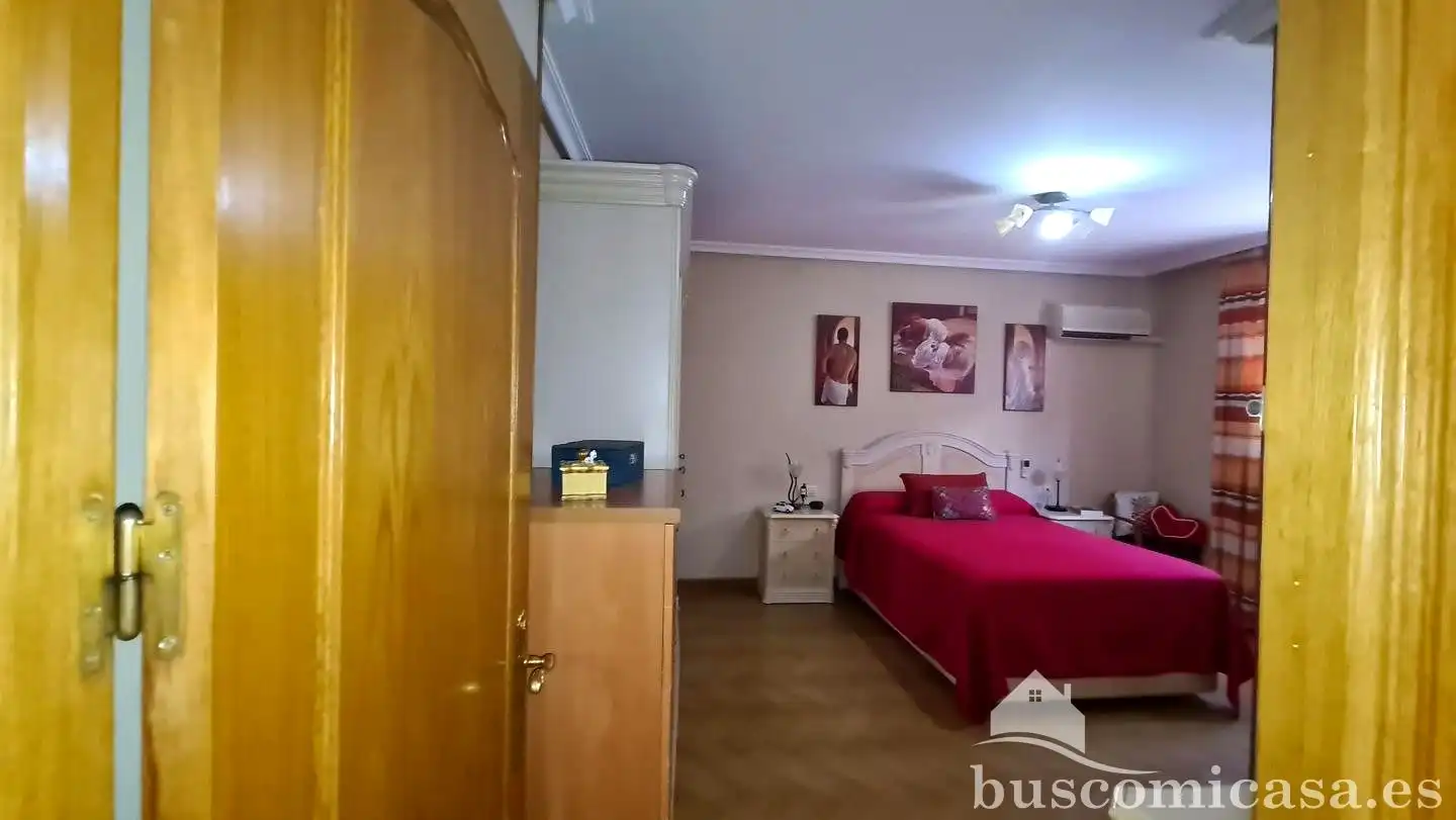 Habitación de Planta baja en venta en Linares con Aire acondicionado