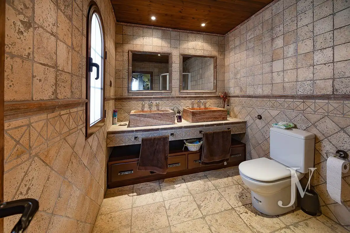 Baño de Casa o chalet en venta en El Casar con Aire acondicionado, Calefacción y Jardín privado