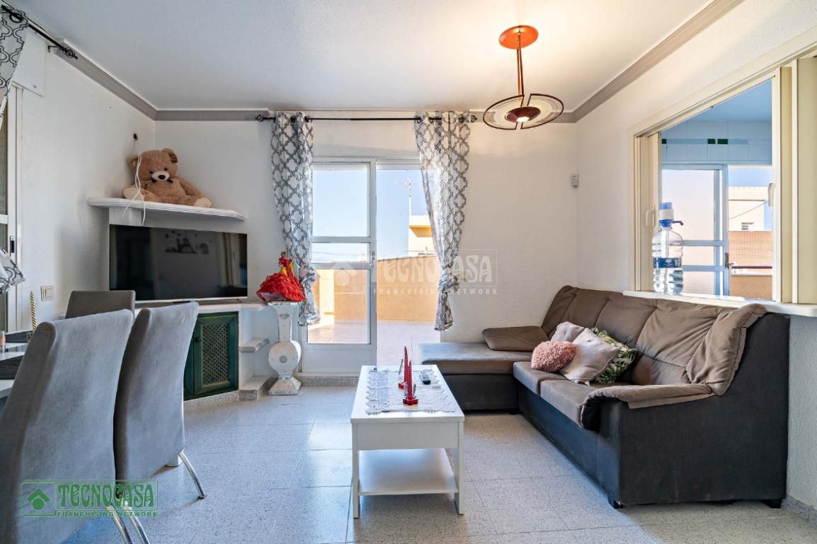 Sala d'estar de Àtic en venda en El Ejido amb Aire condicionat, Calefacció i Terrassa