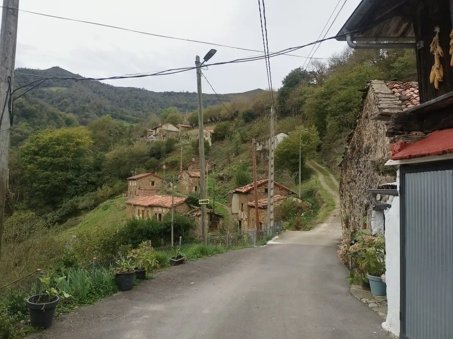 Außenansicht von Einfamilien-Reihenhaus zum Verkauf in Langreo mit Heizung, Parkett und Terrasse