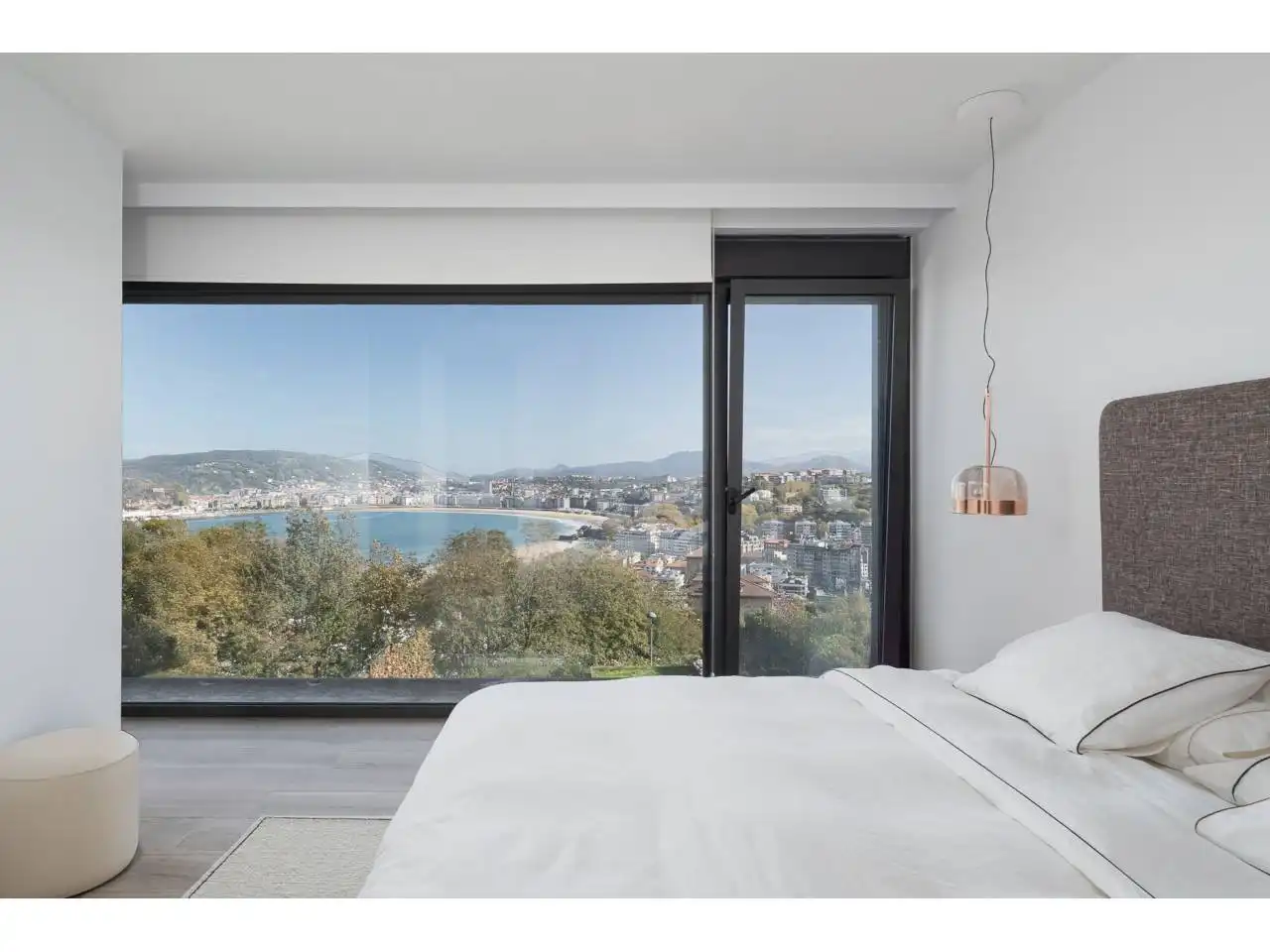 Dormitori de Casa o xalet en venda en Donostia - San Sebastián  amb Calefacció, Jardí privat i Terrassa