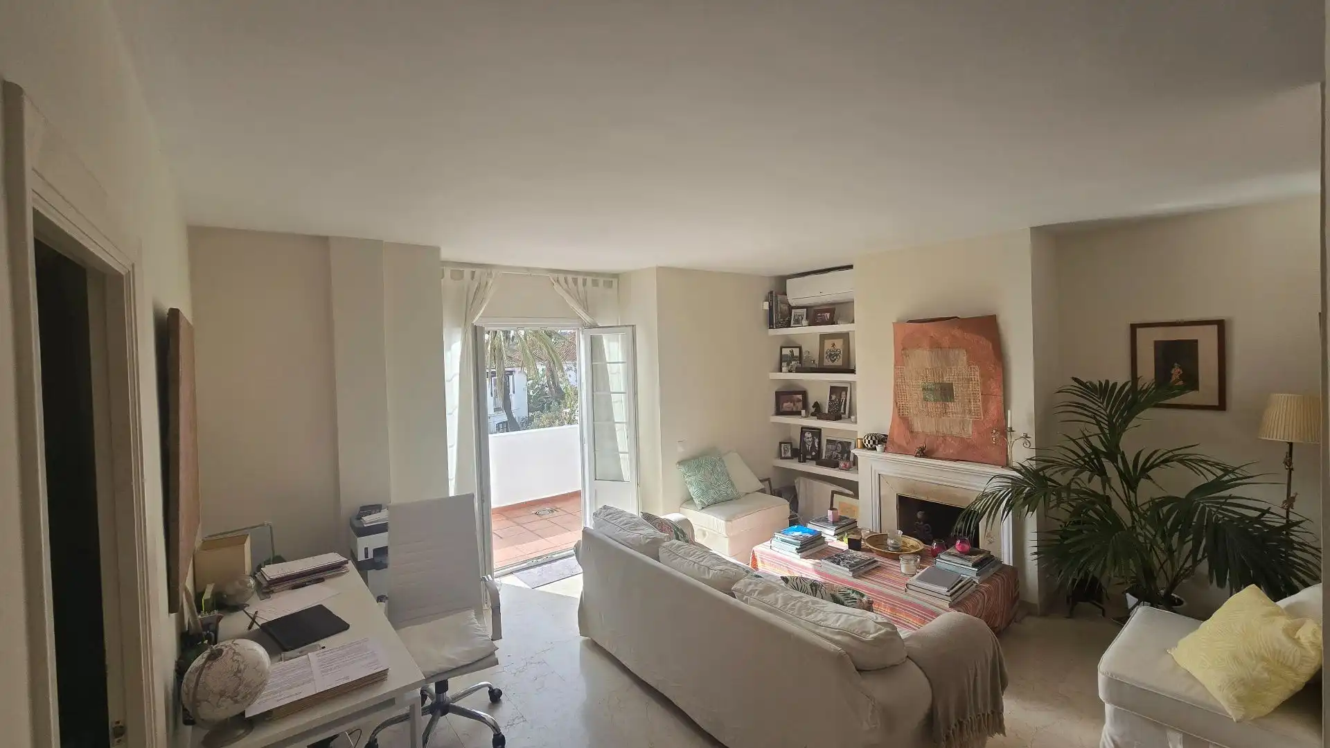 Sala d'estar de Apartament en venda en Estepona amb Aire condicionat, Calefacció i Terrassa