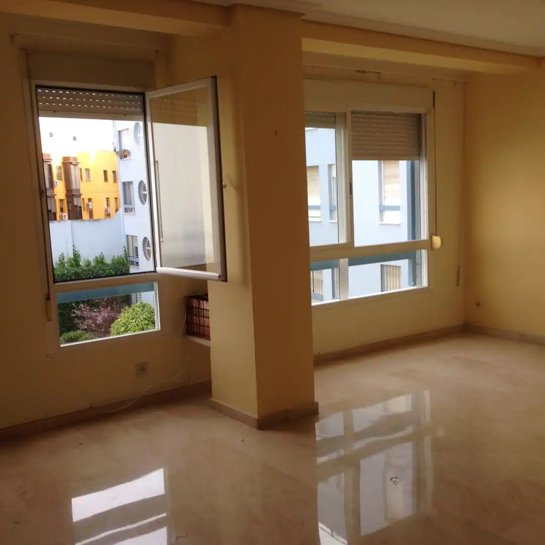 Wohnzimmer von Wohnung zur Miete in Sevilla mit Klimaanlage und Heizung