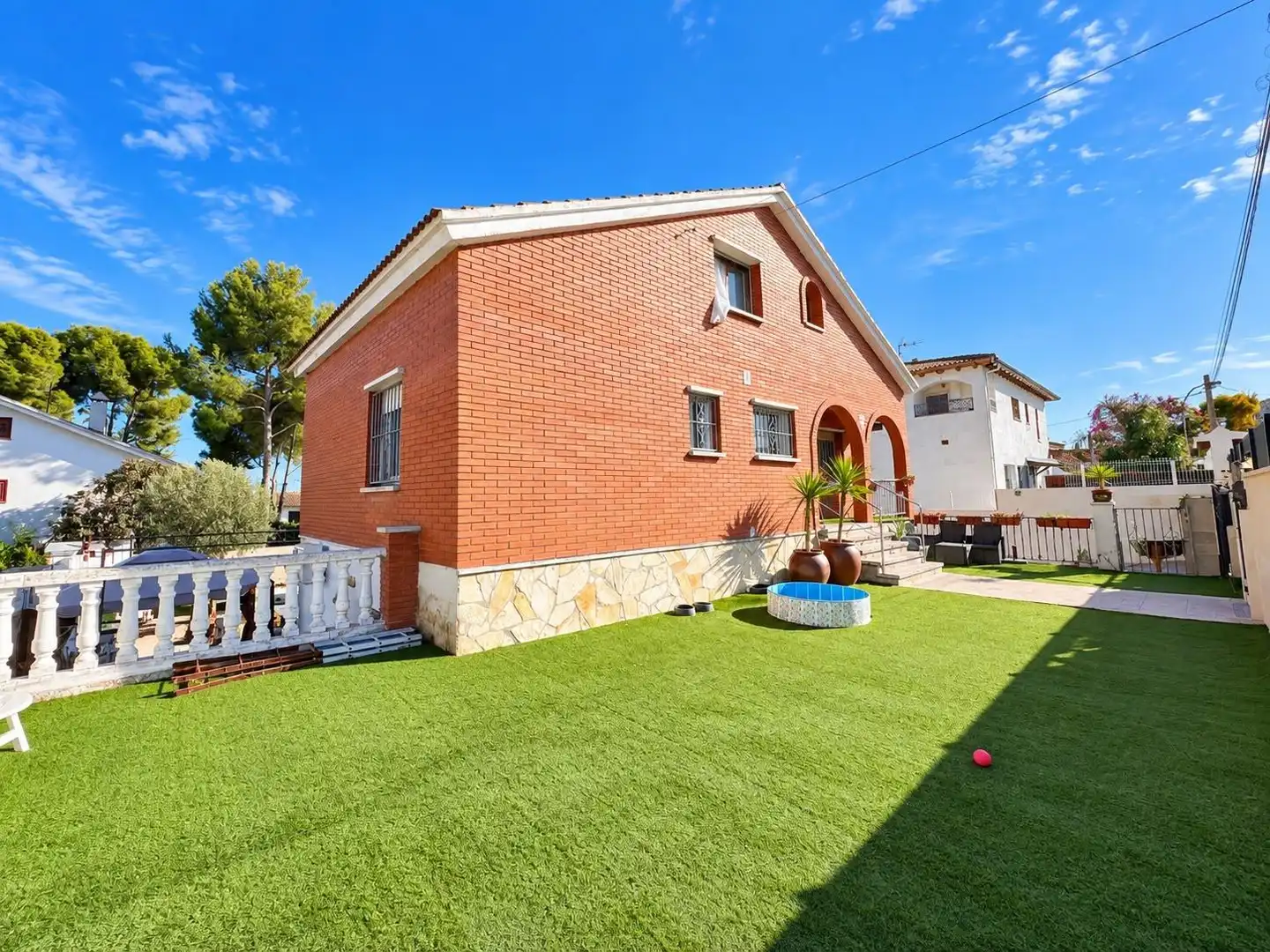 House with terrace for sale in Calle TARDOR