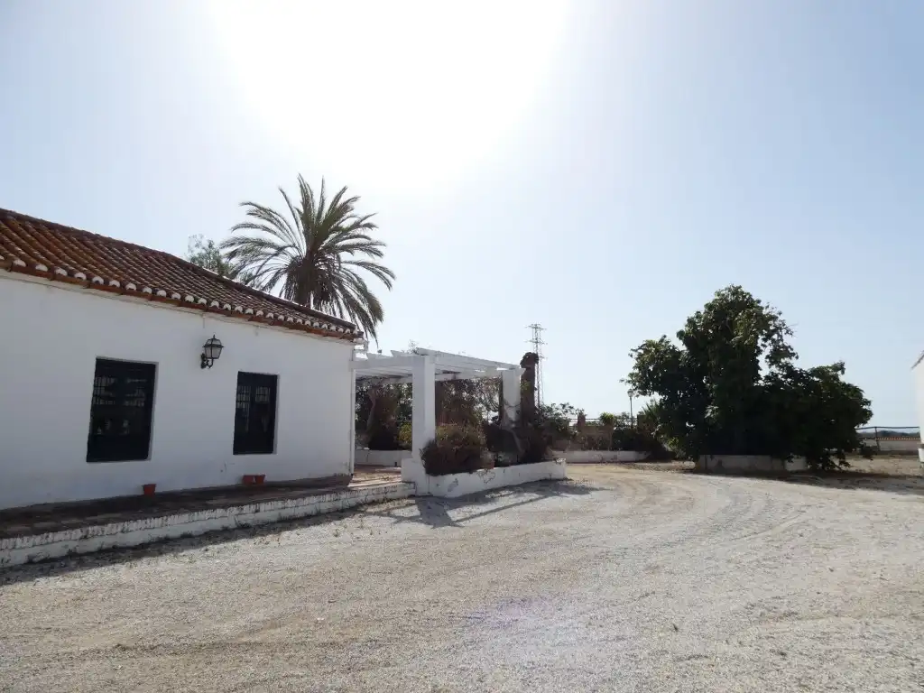 Country homes for sale in Almayate