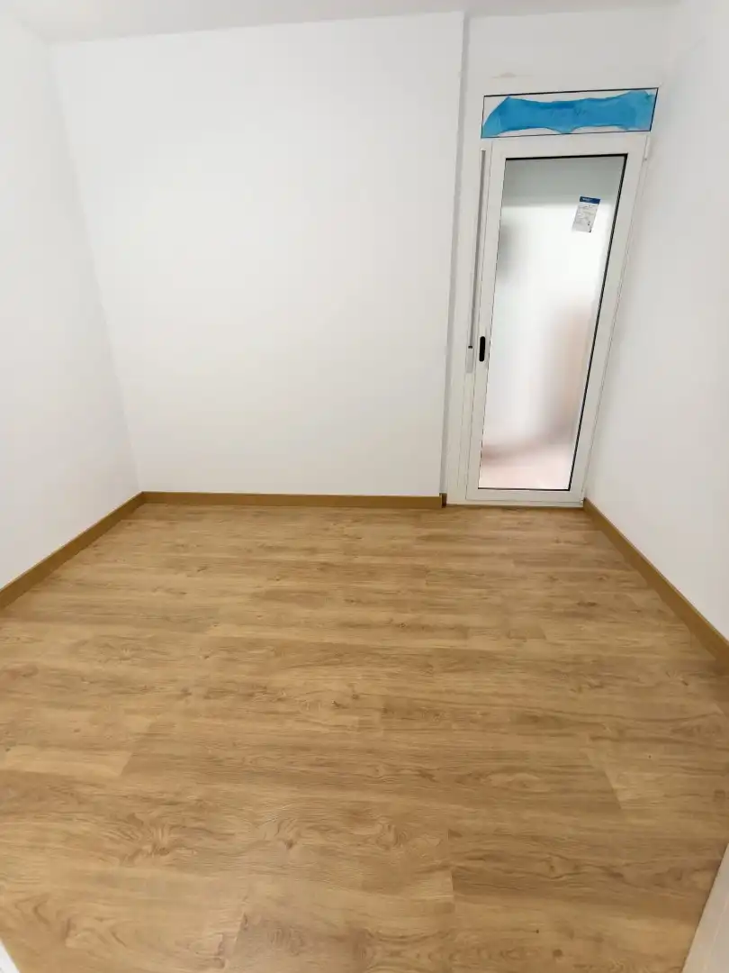 Habitación de Piso en venta en Sant Boi de Llobregat con Parquet, Horno y Balcón