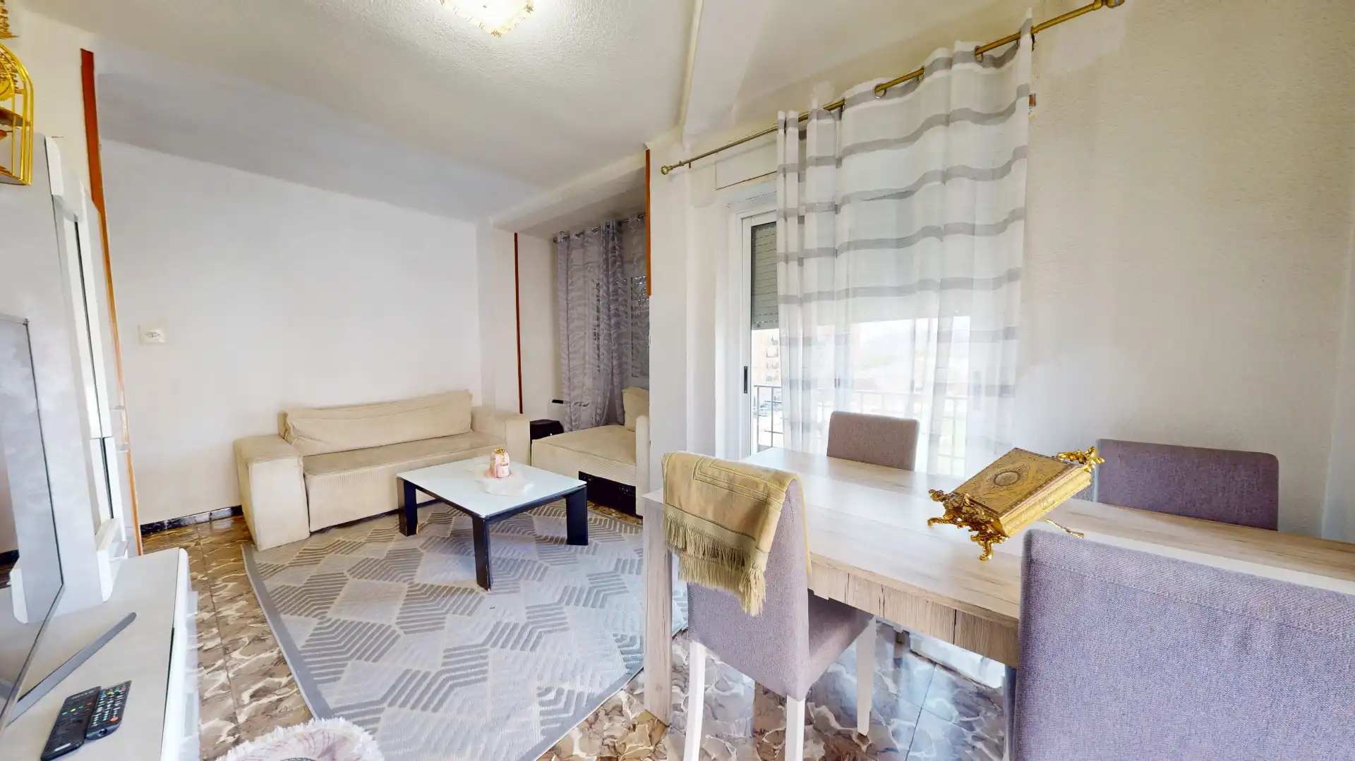 Living room of Flat for sale in Elda  with Air Conditioner, Furnished and Oven