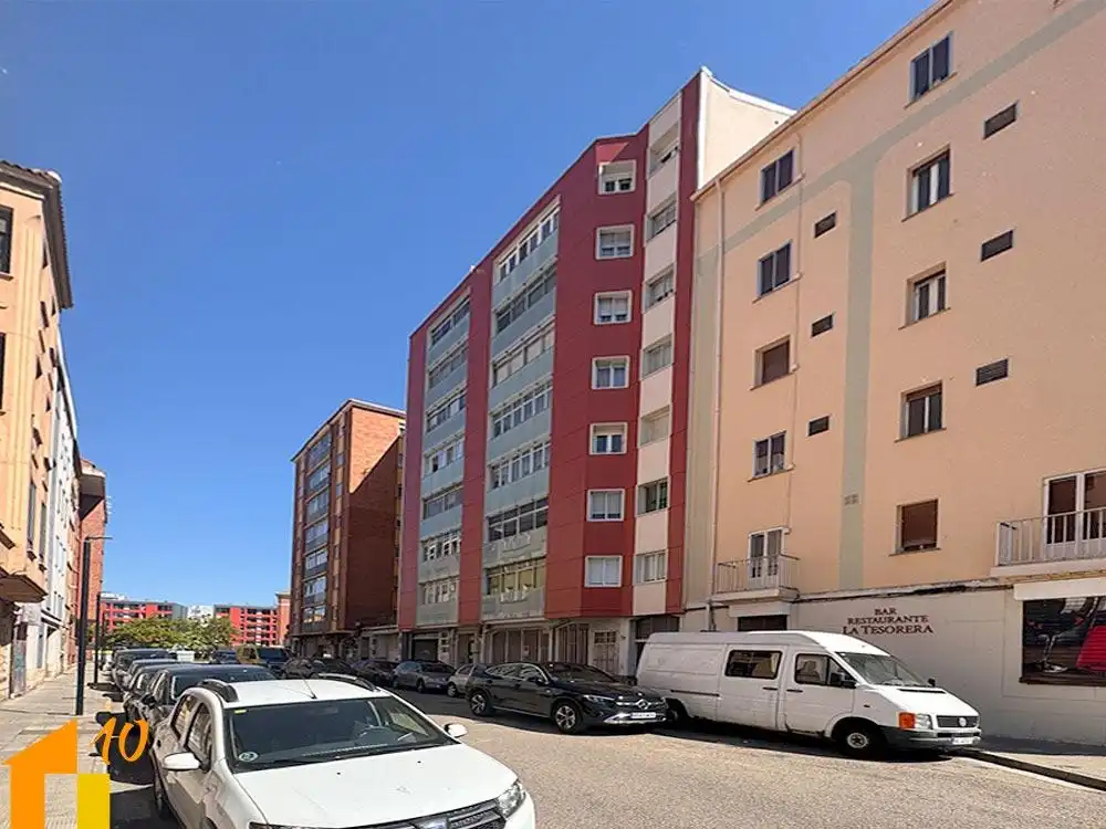 Vista exterior de Piso en venta en Burgos con Calefacción