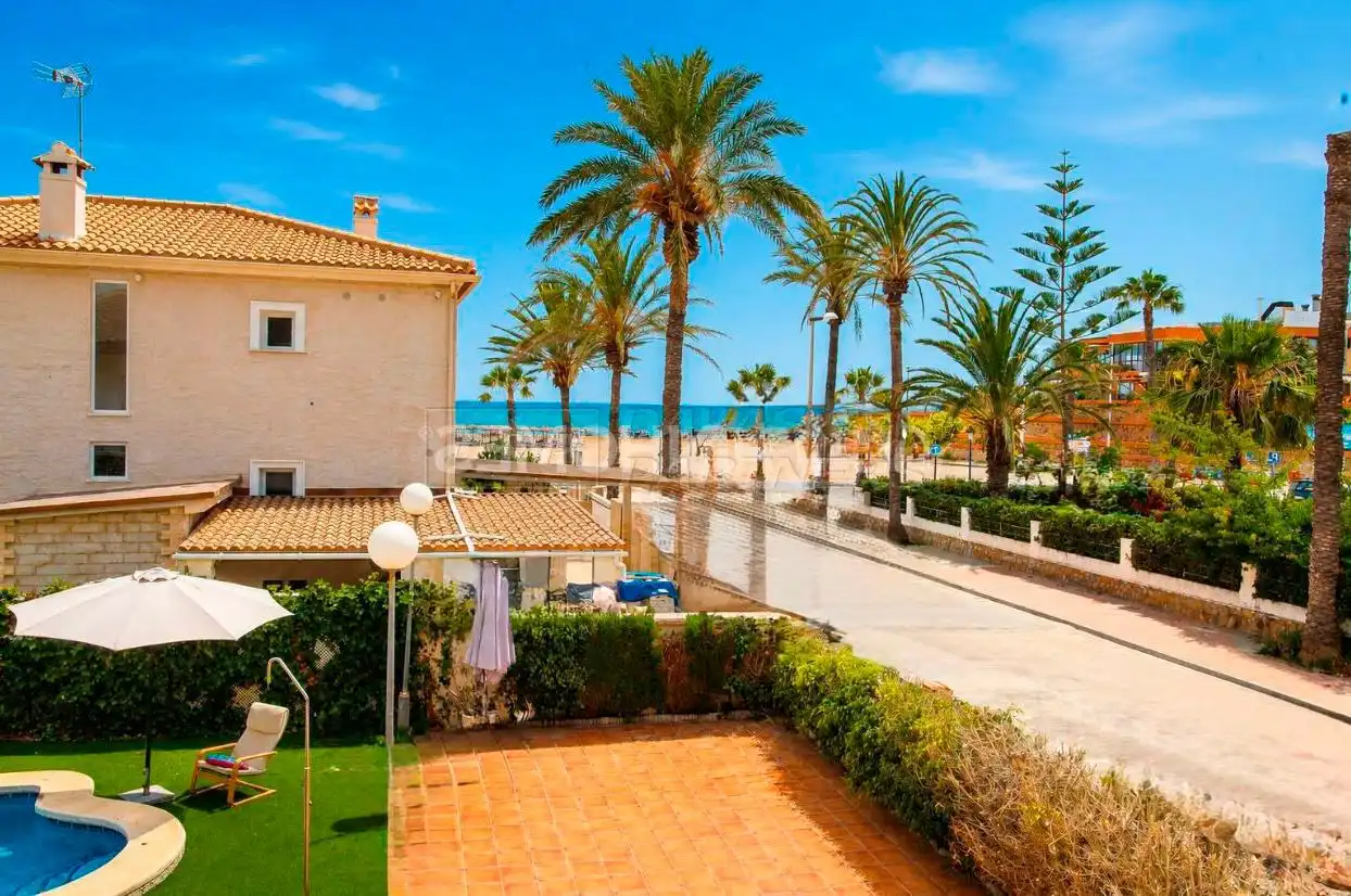 Vista exterior de Casa o chalet en venta en Orihuela con Aire acondicionado, Jardín privado y Terraza