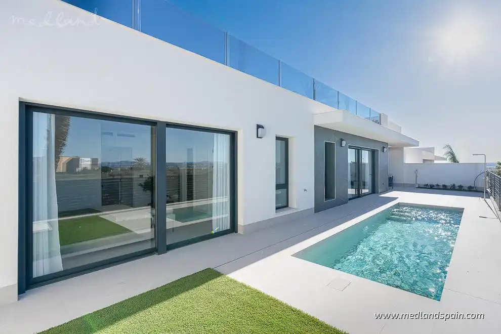 Villa mit Pool zum Verkauf in Nueva Torrevieja - Aguas Nuevas