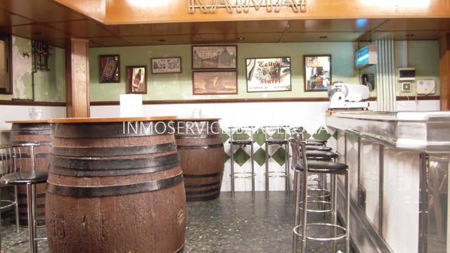 Local comercial en Venta en Carrer del Xiprer en El Guinardó