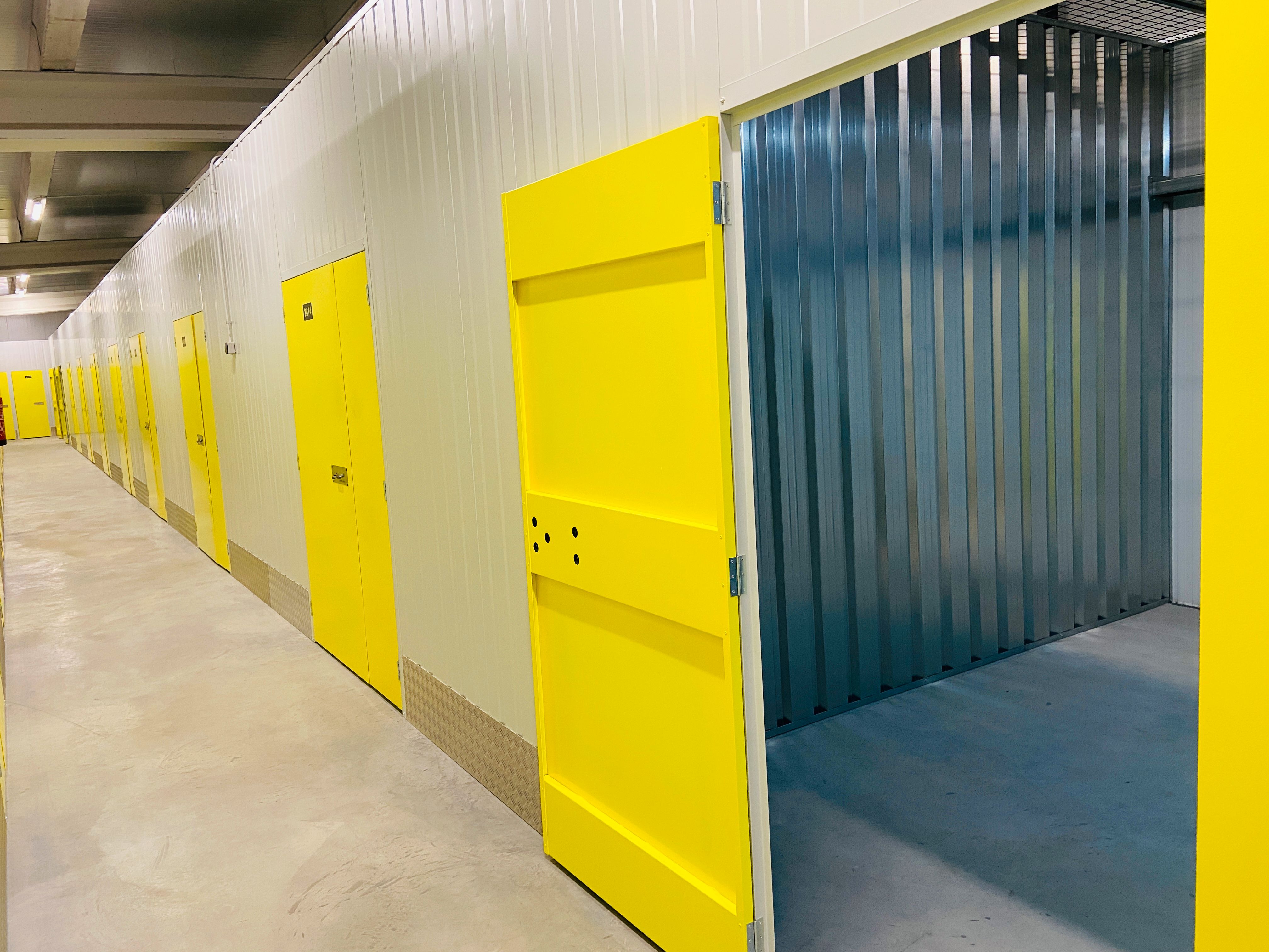 Box room to rent in  Madrid Capital  with Alarm