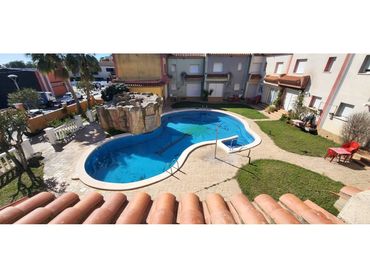 Maison mitoyenne avec piscine à vendre à Avenida Sevilla