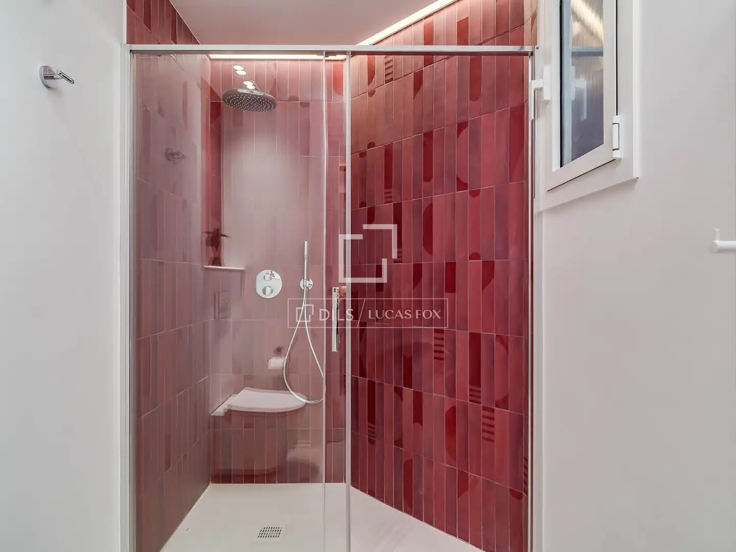 Badezimmer von Wohnung zum Verkauf in Barcelona mit Heizung, Terrasse und Abstellraum