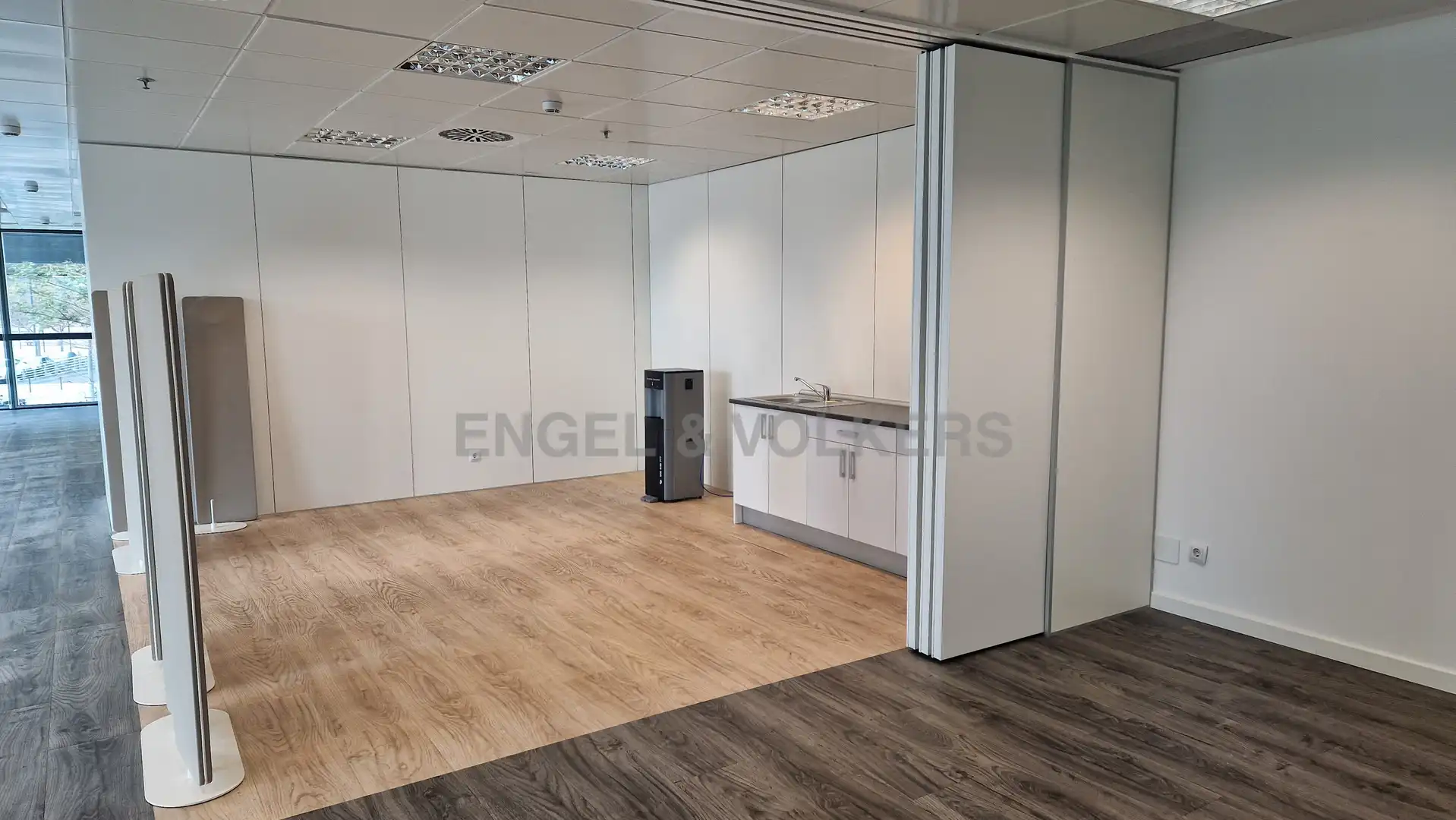 Oficina de lloguer en L'Hospitalet de Llobregat amb Aire condicionat
