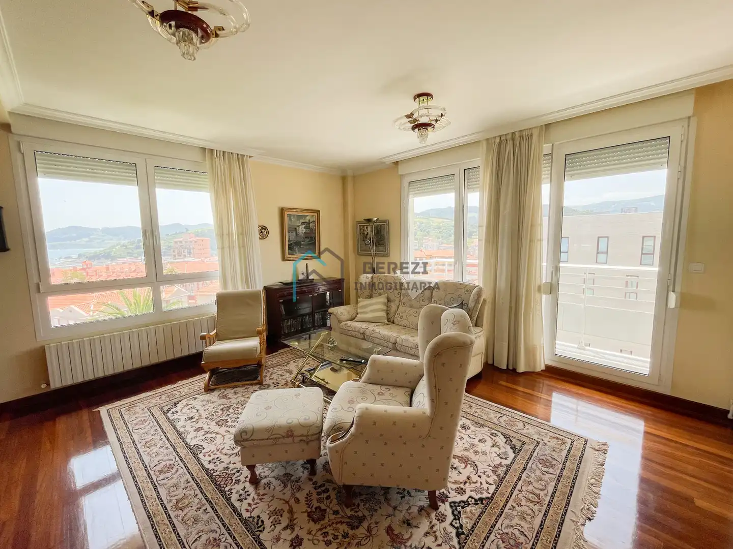 Sala de estar de Dúplex en venta en Bermeo con Calefacción, Amueblado y Balcón