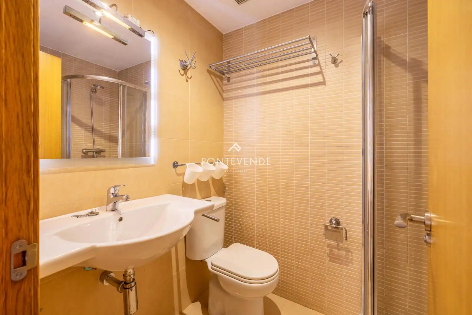 Baño de Piso en venta en Marín con Calefacción