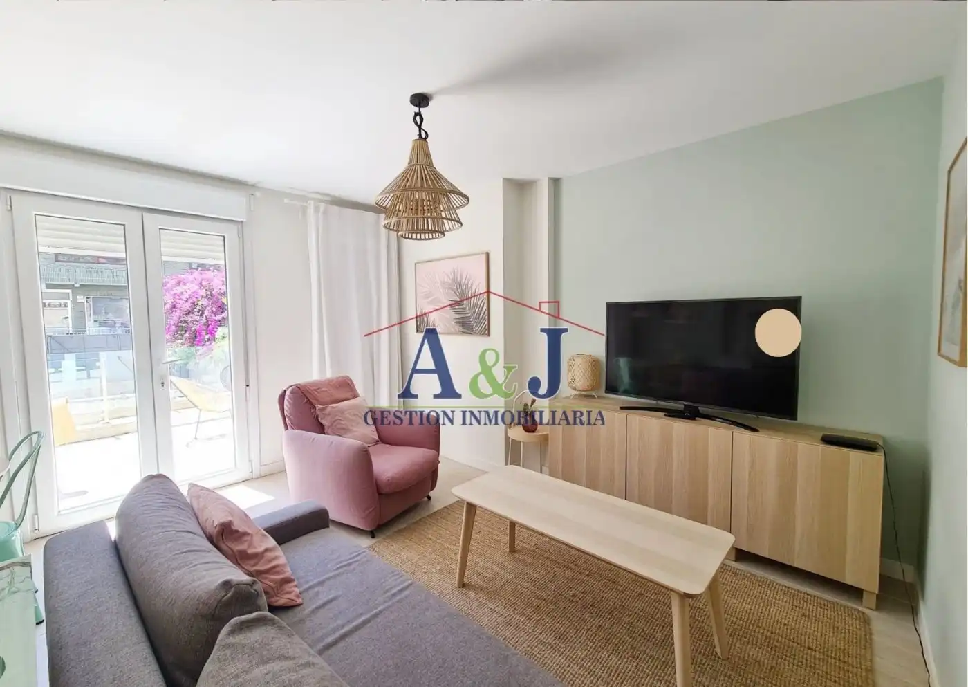 Sala d'estar de Planta baixa de lloguer en Santander amb Calefacció, Jardí privat i Terrassa