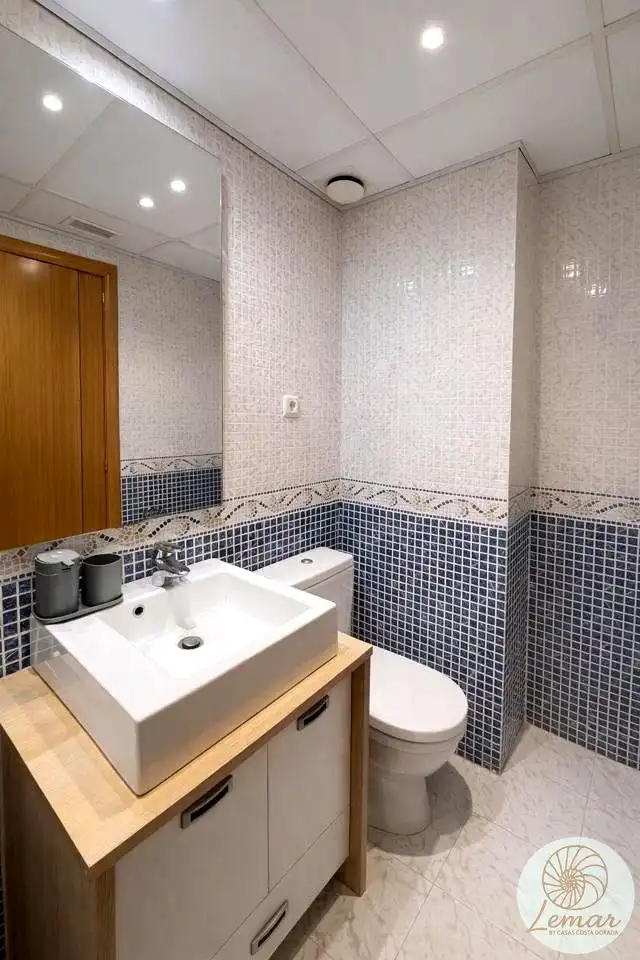 Bathroom of Flat for sale in L'Ametlla de Mar   with Air Conditioner and Furnished