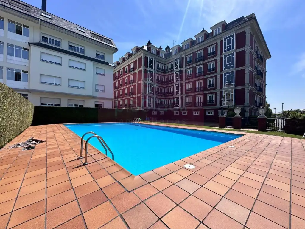 Piscina de Apartamento en venta en Lugo