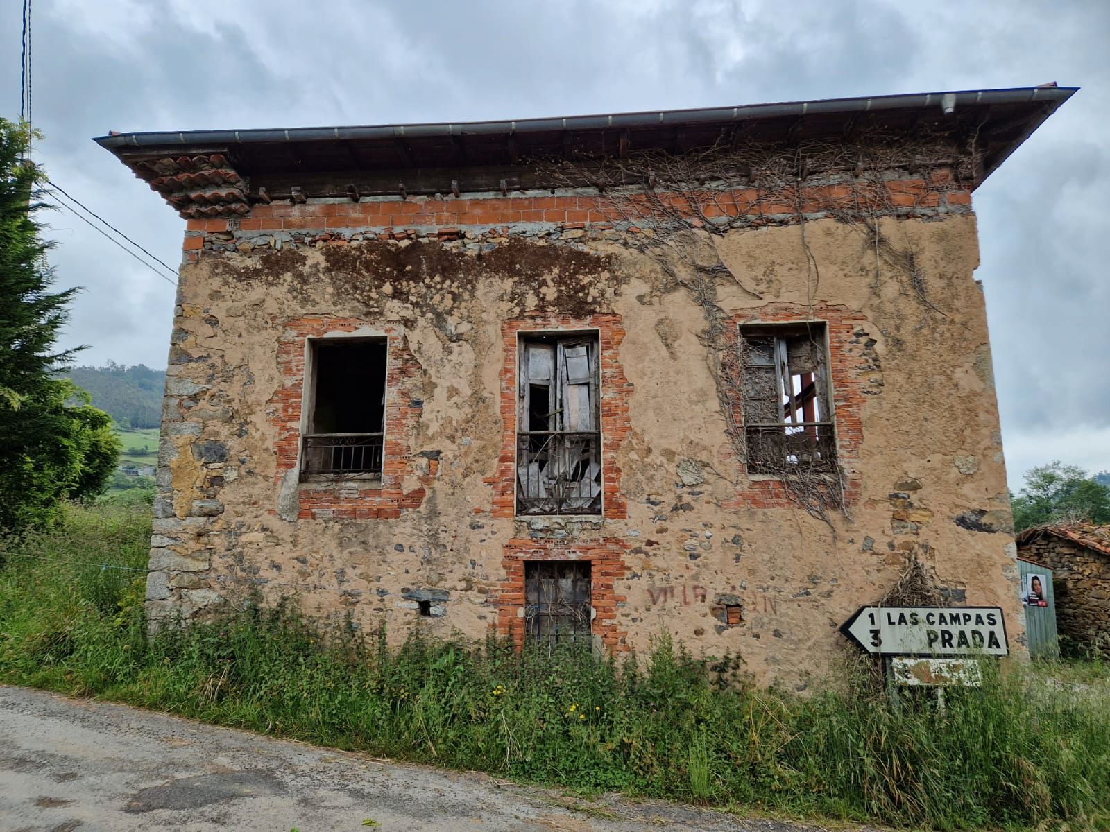 Exterior view of House or chalet for sale in Salas