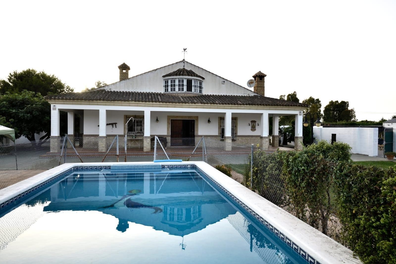 Piscina de Casa o xalet en venda en El Puerto de Santa María amb Aire condicionat, Calefacció i Jardí privat
