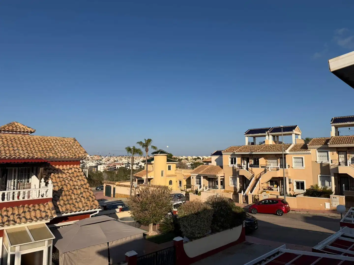 Vista exterior de Casa adosada en venta en Orihuela con Aire acondicionado, Terraza y Trastero
