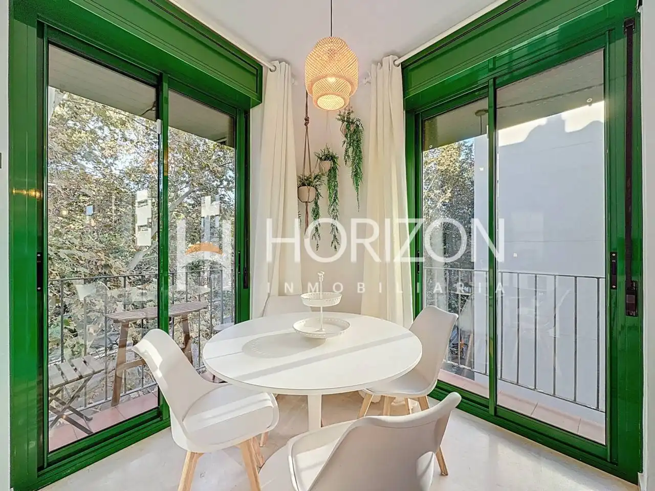 Außenansicht von Wohnung zum Verkauf in Barcelona mit Klimaanlage, Heizung und Möbliert