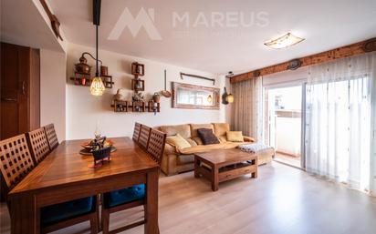 Living room of Flat for sale in Gelida  with Air Conditioner, Heating and Parquet flooring