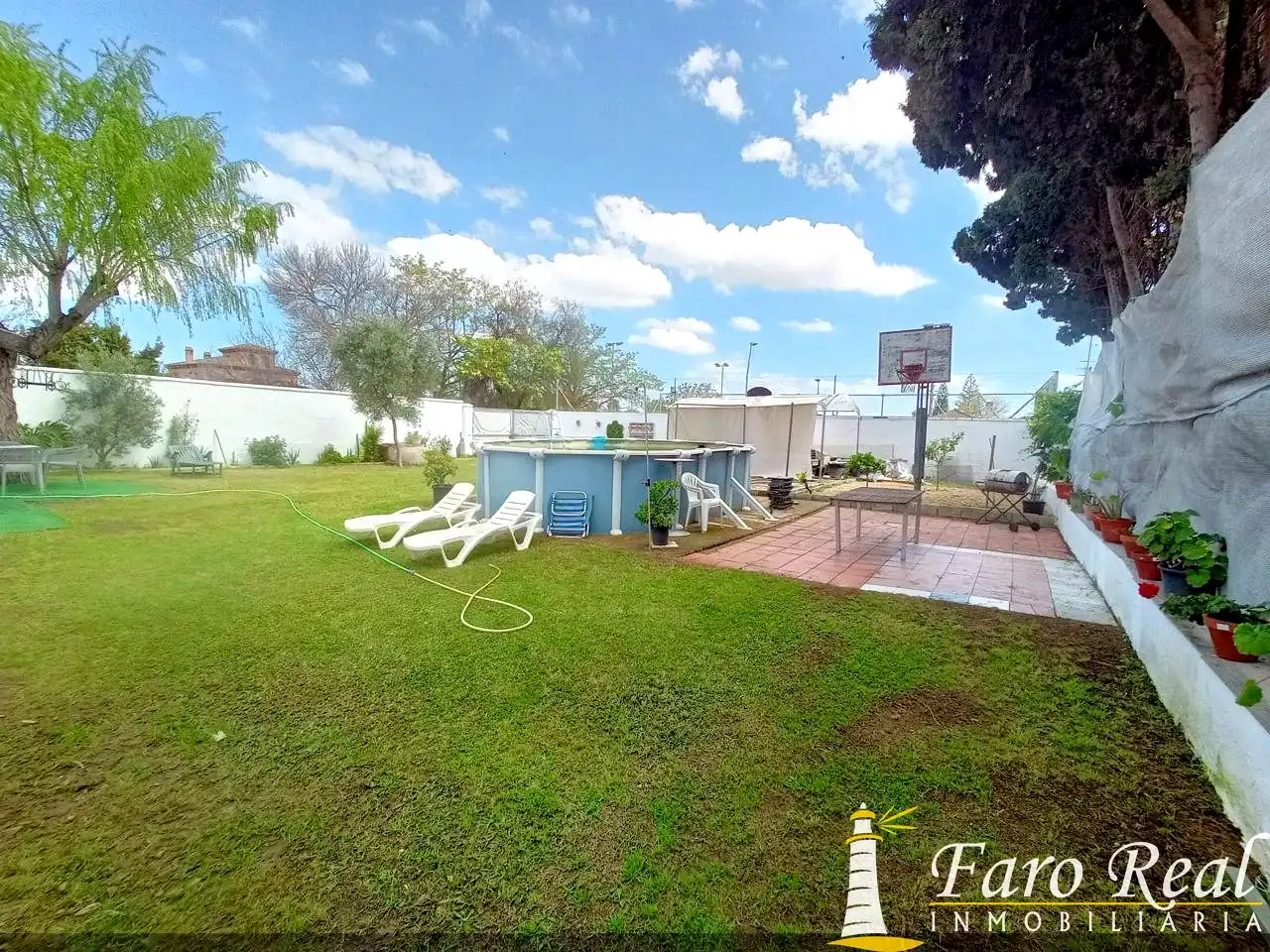 Jardín de Finca rústica de alquiler en Sanlúcar de Barrameda con Aire acondicionado, Jardín privado y Piscina