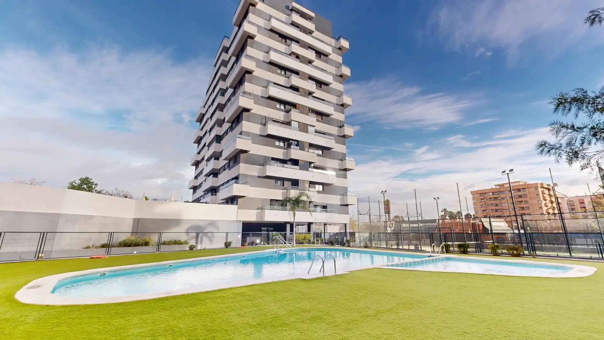 Vista exterior de Pis en venda en Valencia amb Aire condicionat, Jardí privat i Terrassa