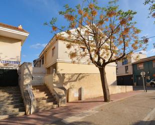 Vista exterior de Casa o xalet en venda en Pastriz amb Aire condicionat, Calefacció i Jardí privat