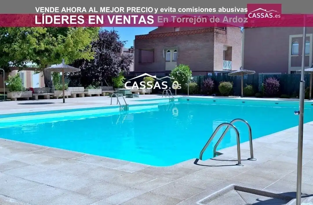 Reihenhaus mit Pool zum Verkauf in Calle rosa chacel